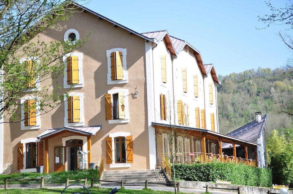Logis - Hotel Restaurant Du Parc Cransac Exterior foto
